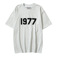 essentials-crewneck 1977-t-Shirt – gray